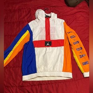 selling my jordan windbreaker had it for awhile never really wore it almost new